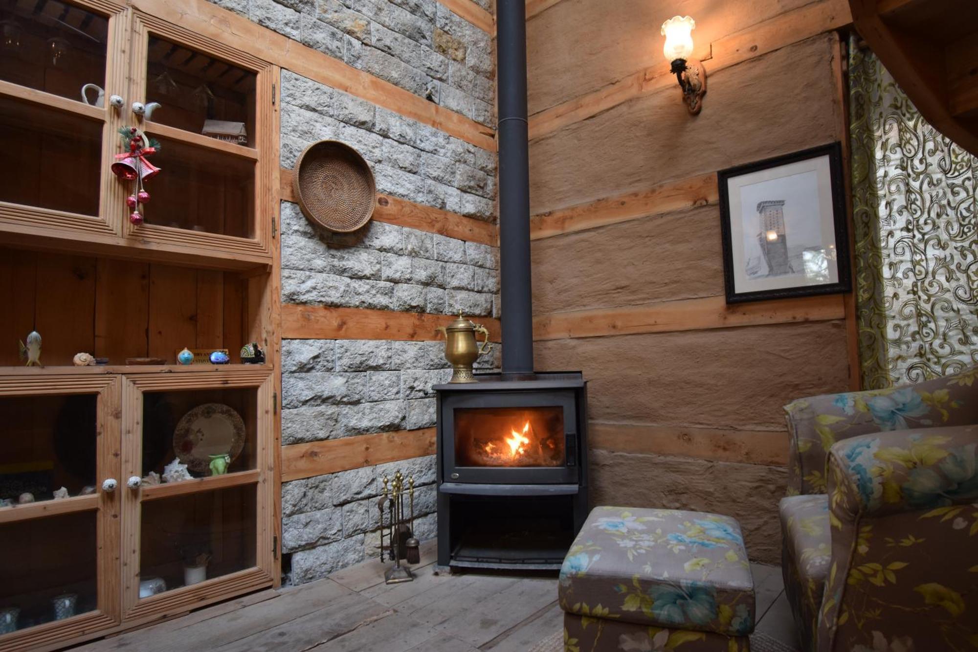 Kudrat - A Boutique Homestay- Tirthan Valley Gushaini Esterno foto